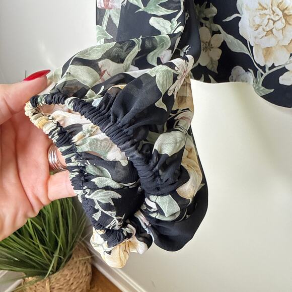 ASTR The Label Long Sleeve Cropped Deep V-Neck Floral Sheer Top Medium‎ Cottage - Picture 4 of 9